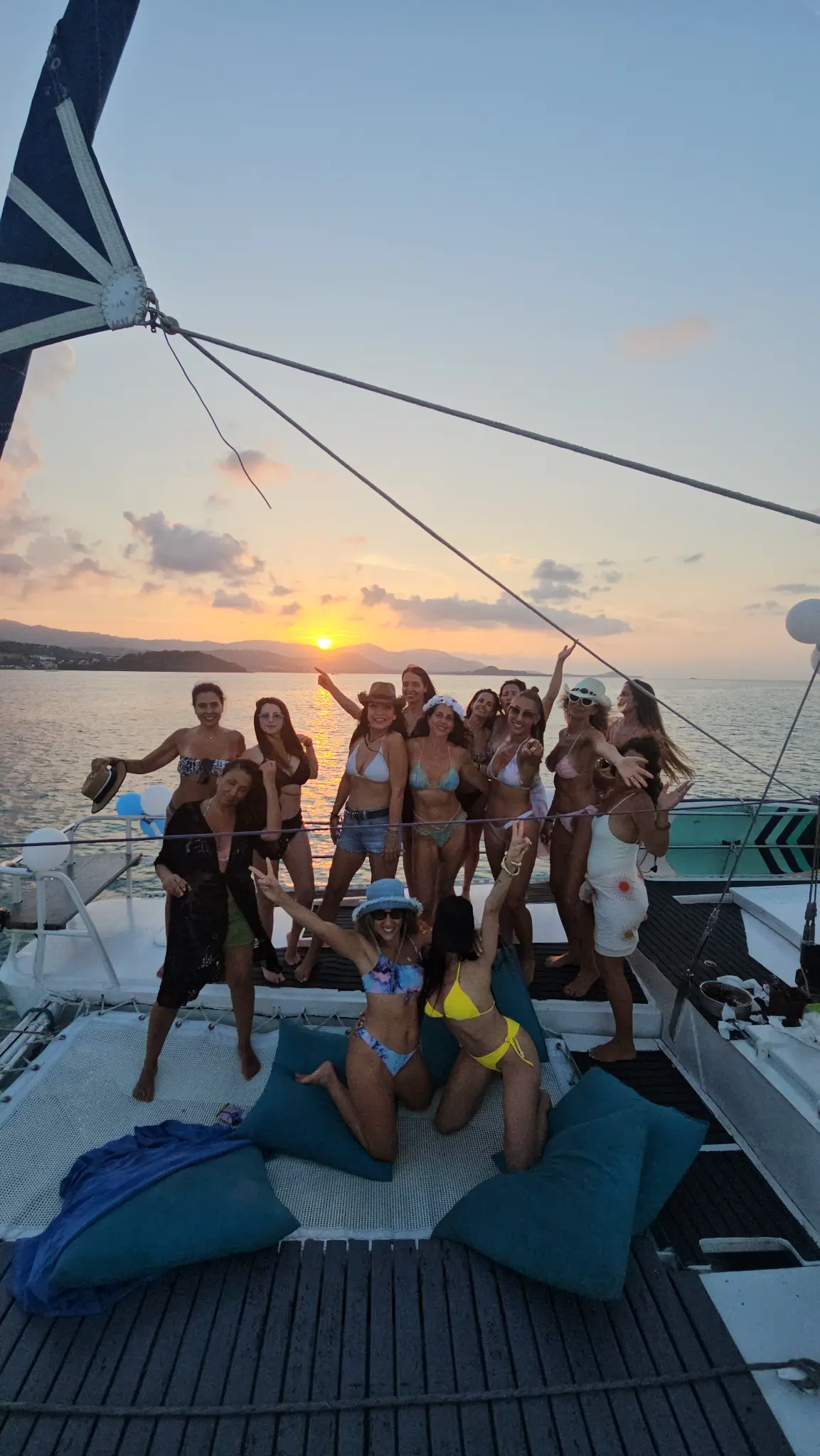 4 Hours private yacht charter